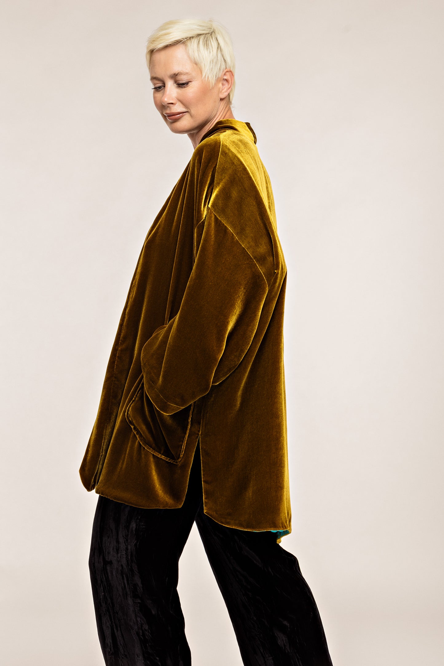 Silk velvet kimono-robe Gold