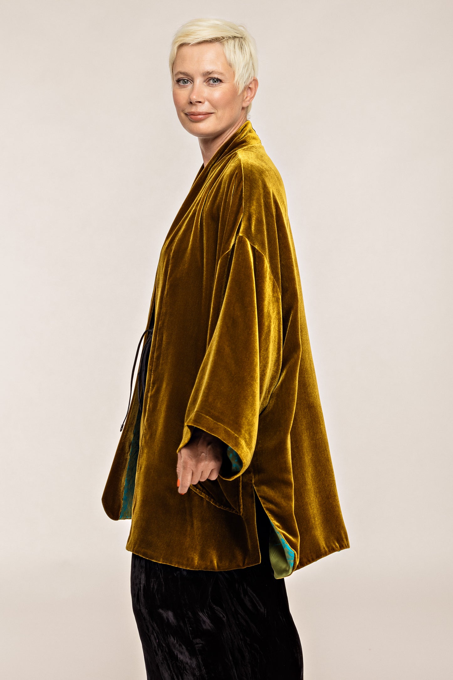 Silk velvet kimono-robe Gold