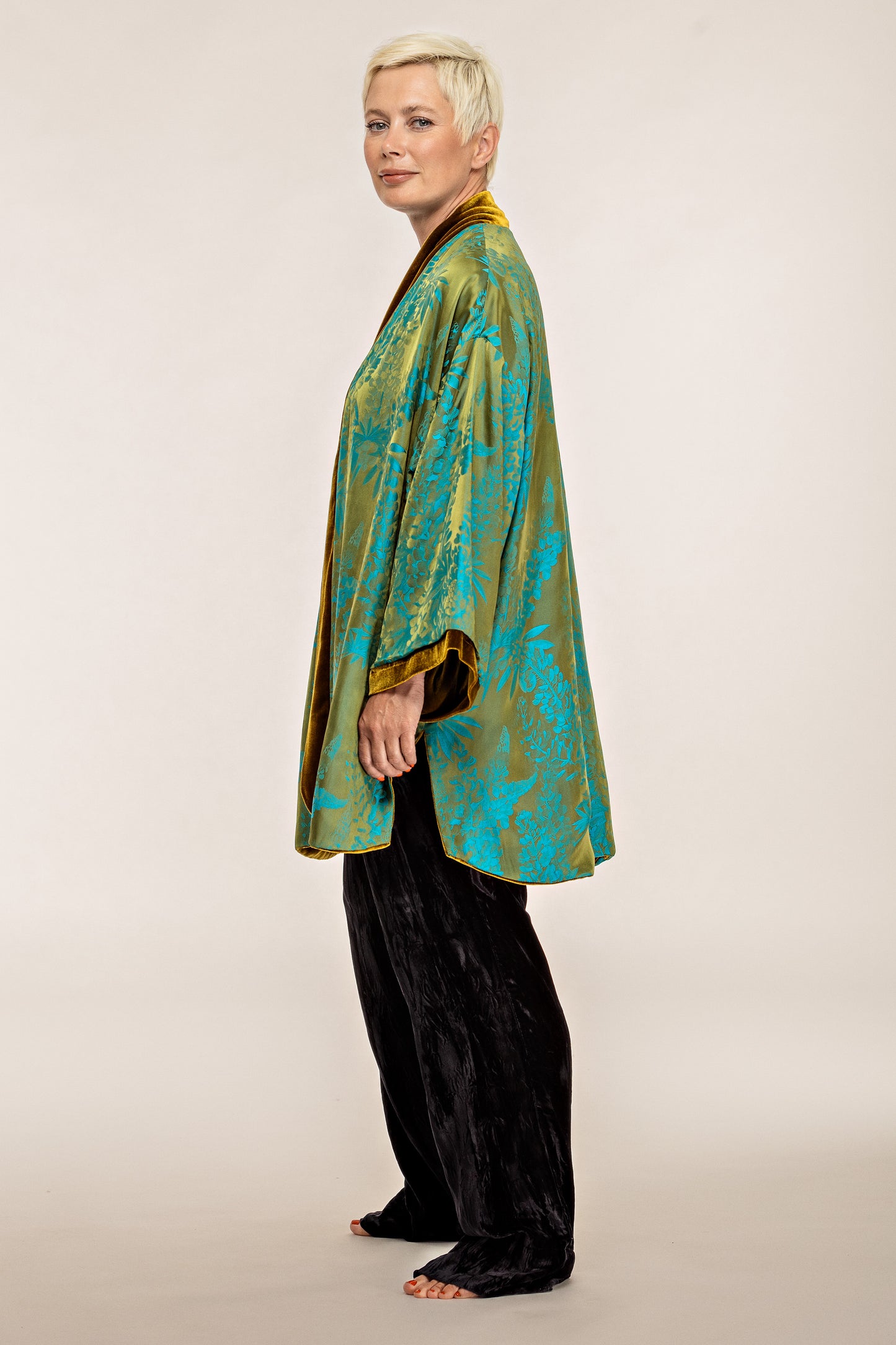 Silk velvet kimono-robe Gold