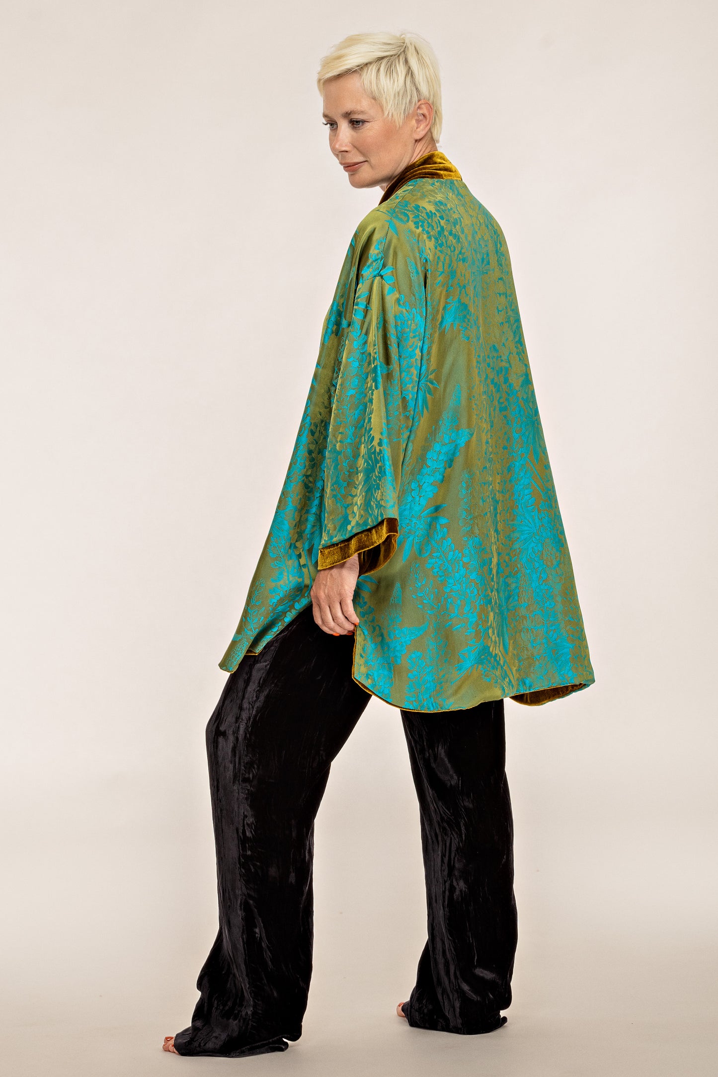 Silk velvet kimono-robe Gold