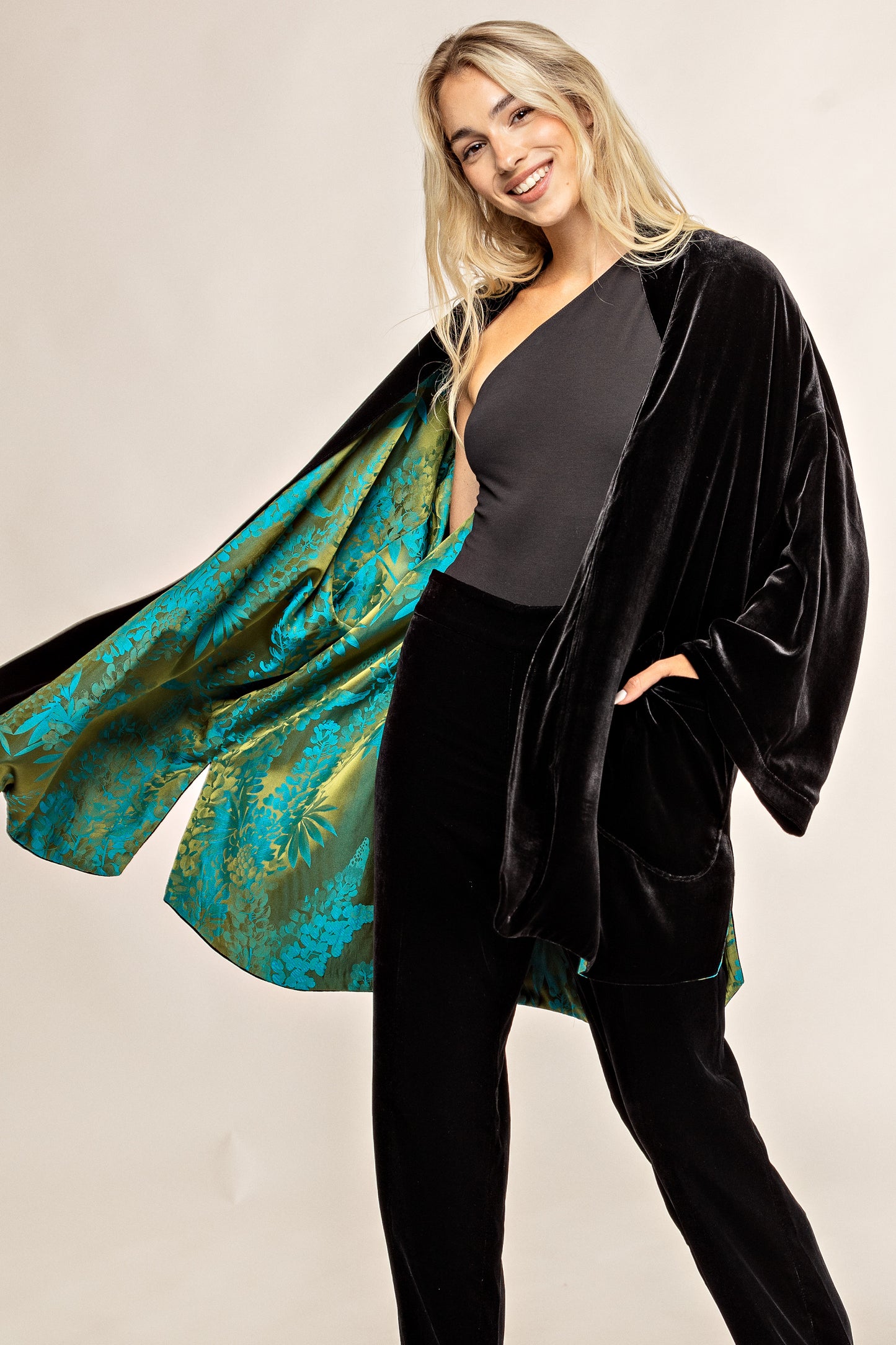 Silk velvet kimono-robe Black