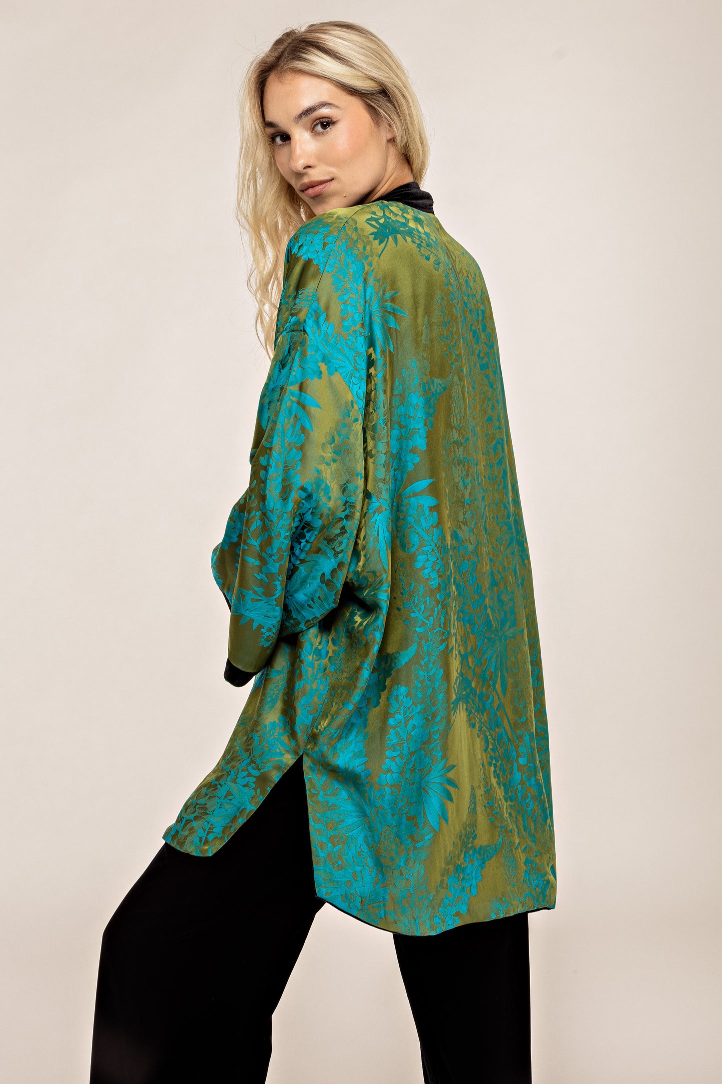 Silk velvet kimono-robe Black