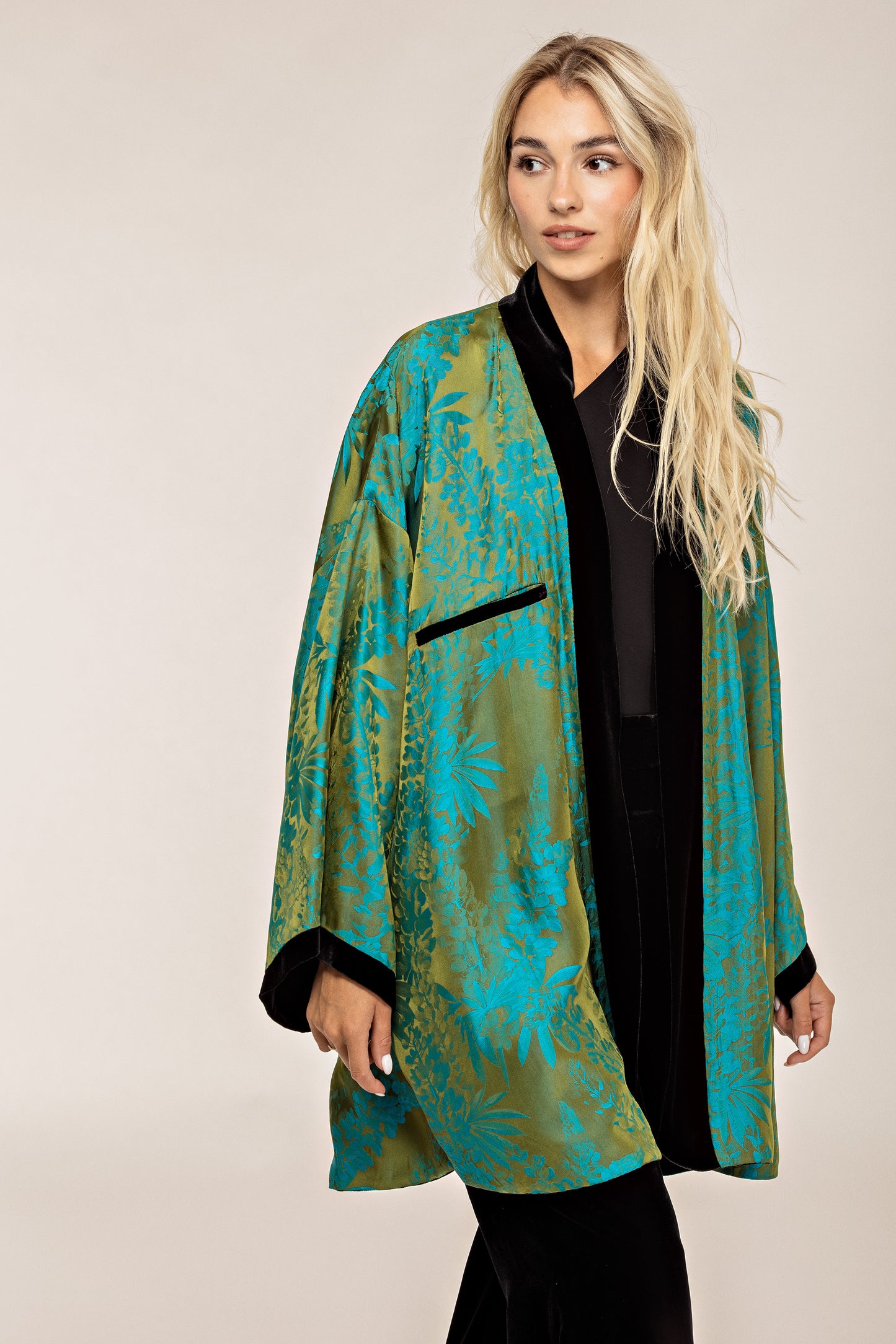 Silk velvet kimono-robe Black