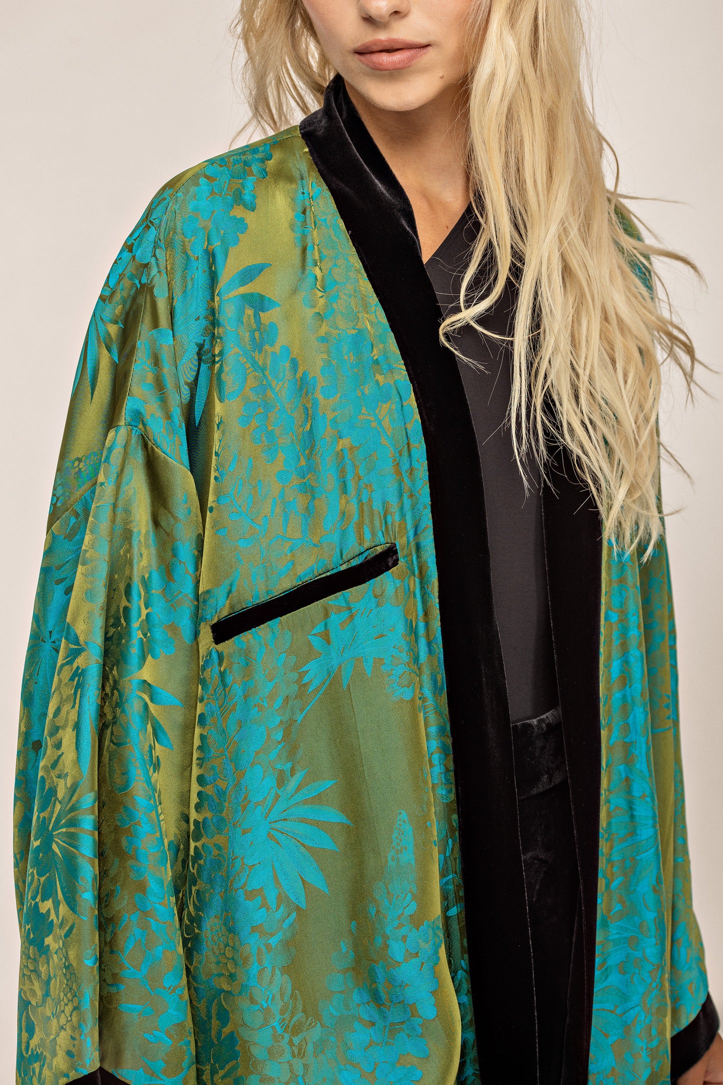 Silk velvet kimono-robe Black